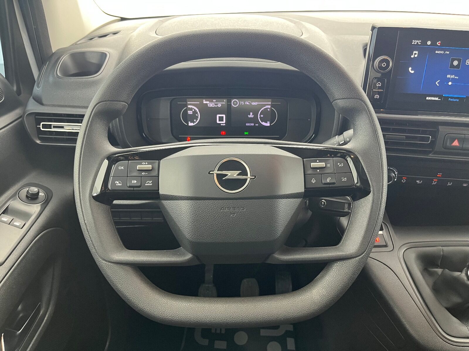 Opel Combo 1.5 D Essential - 2025 - Detay