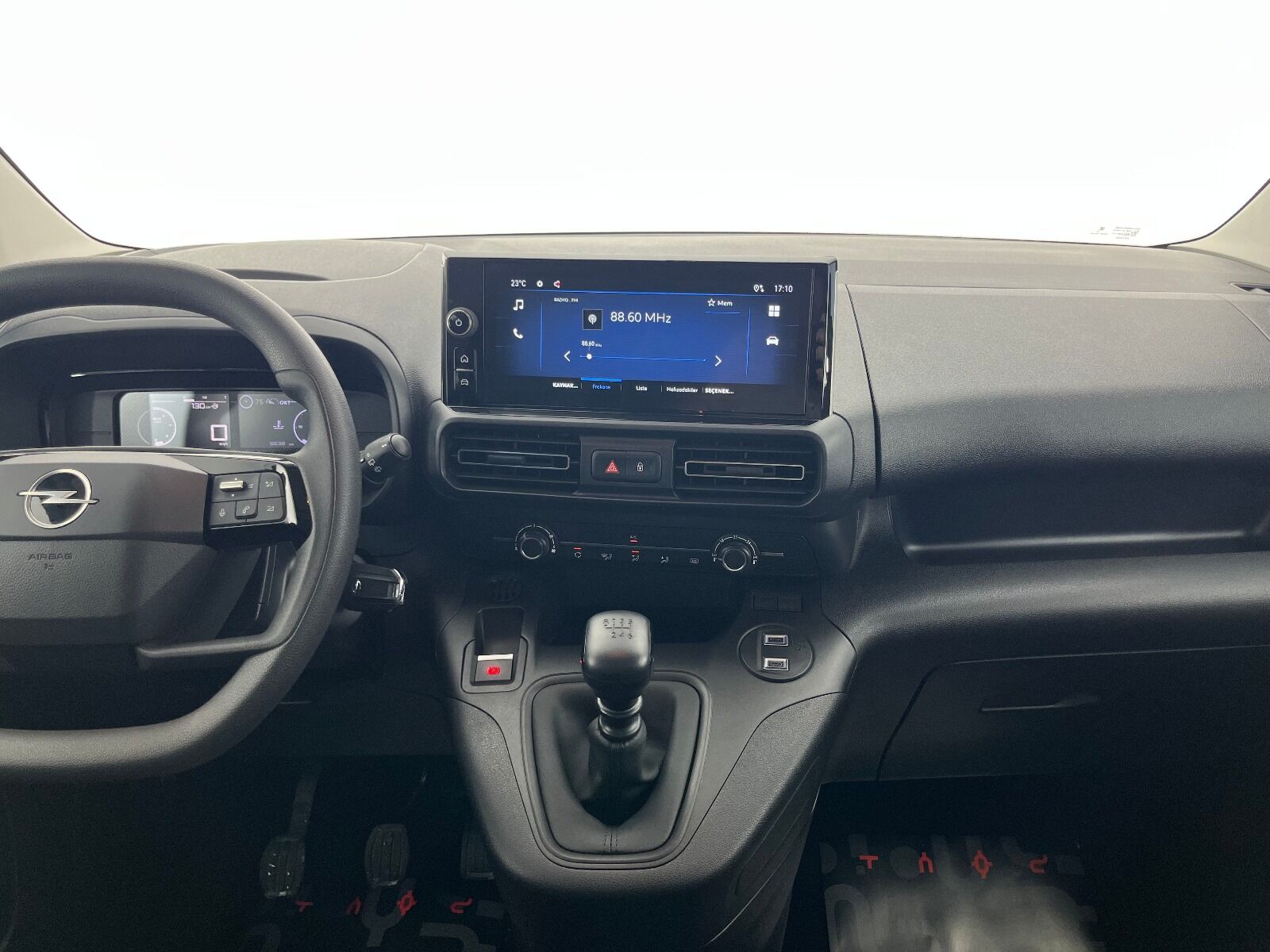 Opel Combo 1.5 D Essential - 2025 - Detay