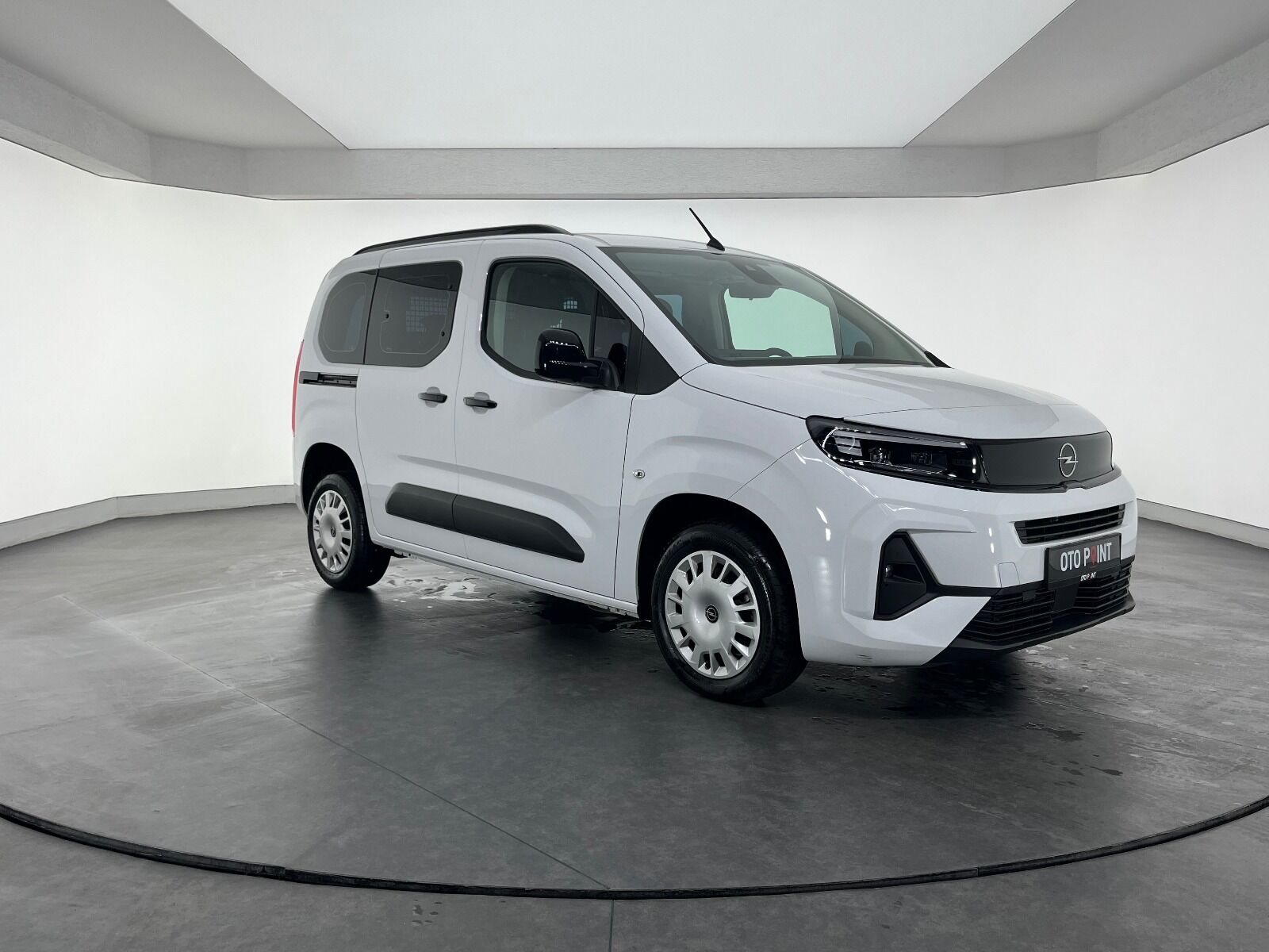 Opel Combo 1.5 D Essential - 2025 - Detay