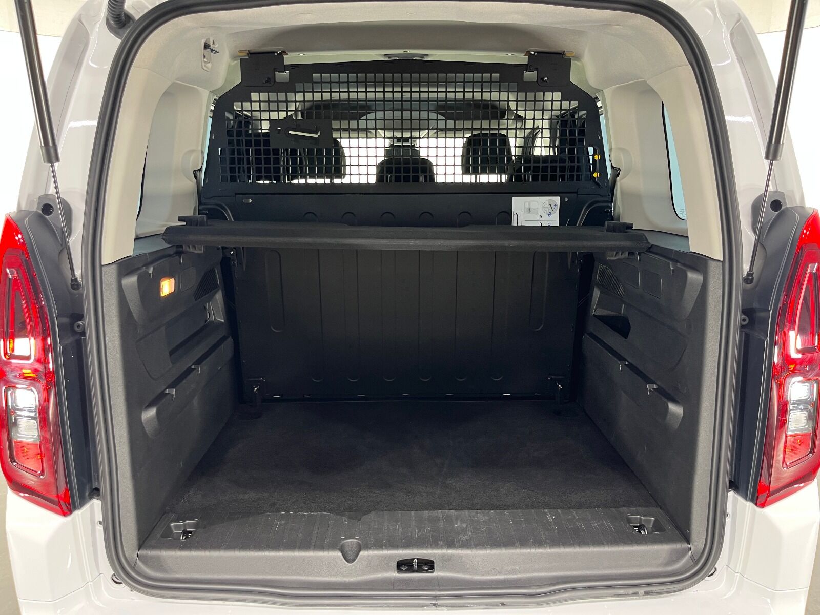 Opel Combo 1.5 D Essential - 2025 - Detay