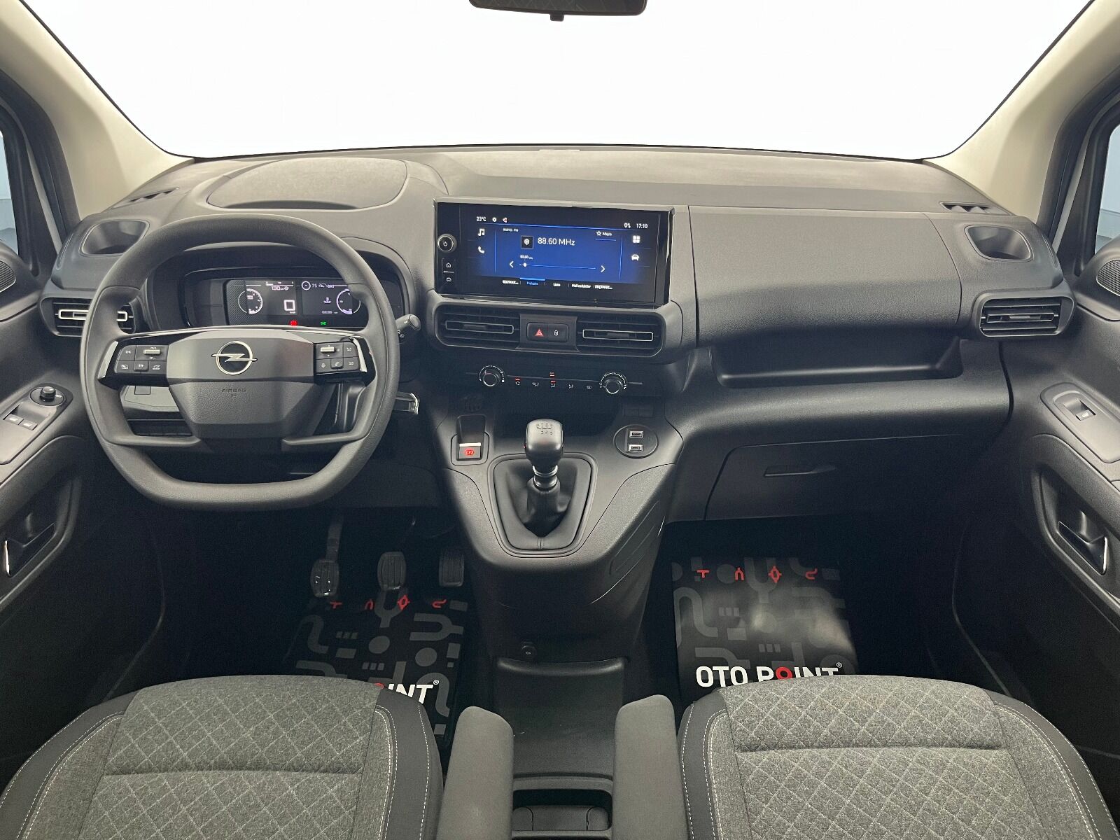 Opel Combo 1.5 D Essential - 2025 - Detay