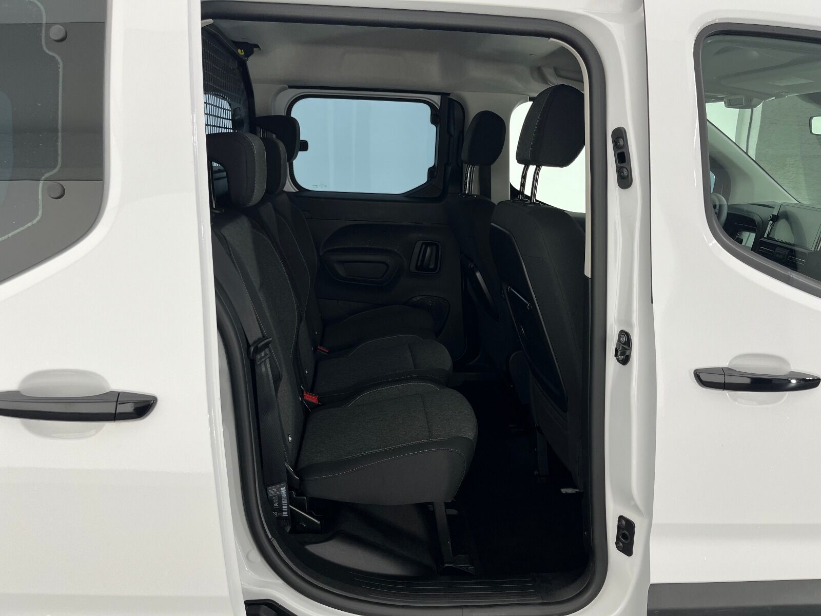 Opel Combo 1.5 D Essential - 2025 - Detay