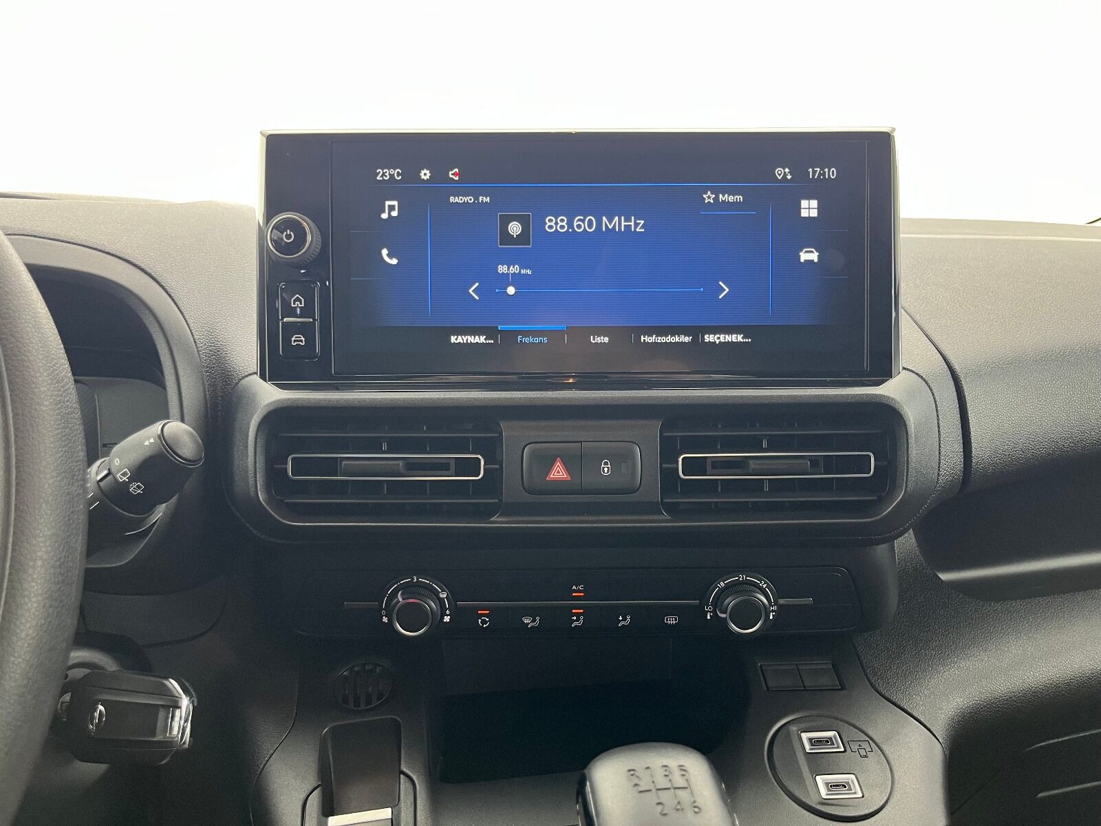 Opel Combo 1.5 D Essential - 2025 - Detay
