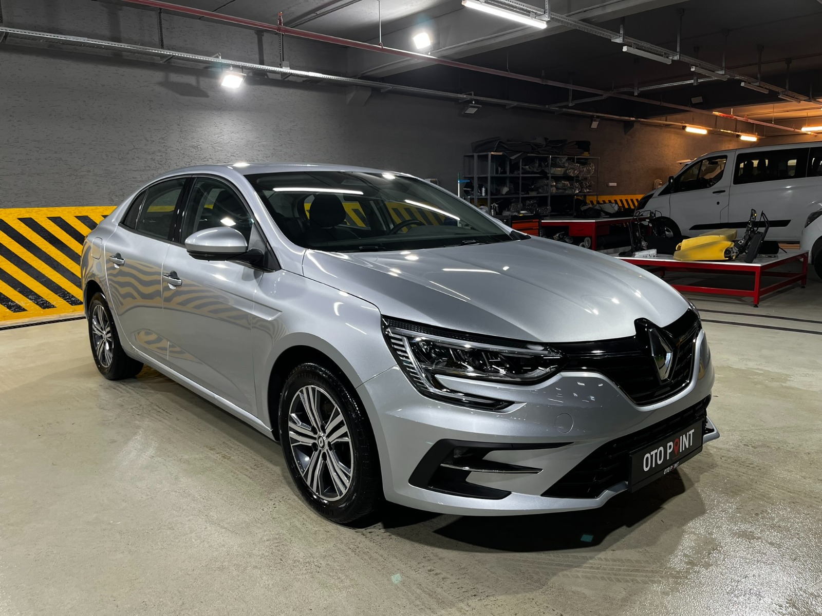 Renault Megane Sedan 1.3 TCe Touch EDC - 2024