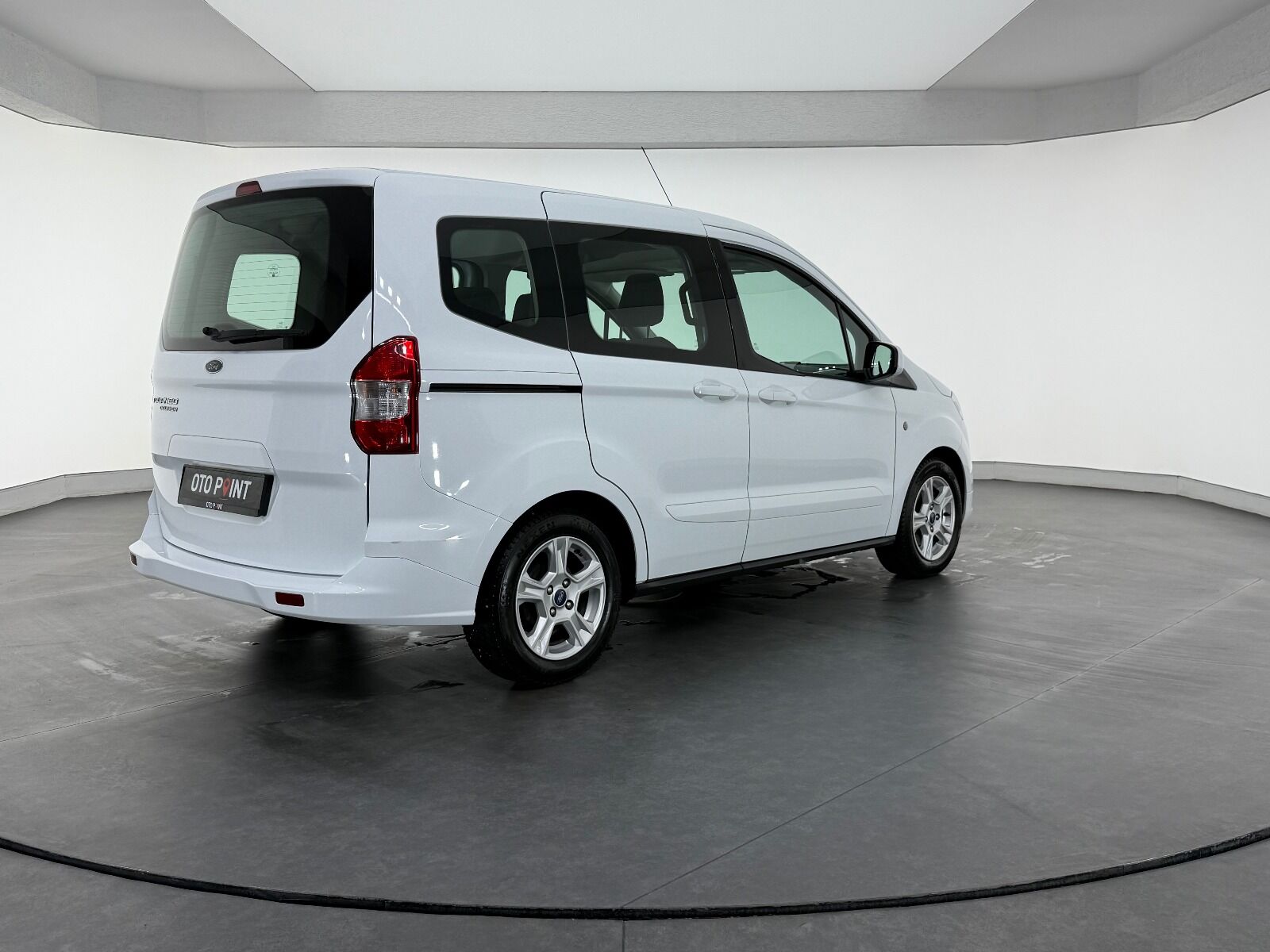 Ford Tourneo Courier 1.5 TDCI Deluxe - 2023 - Detay