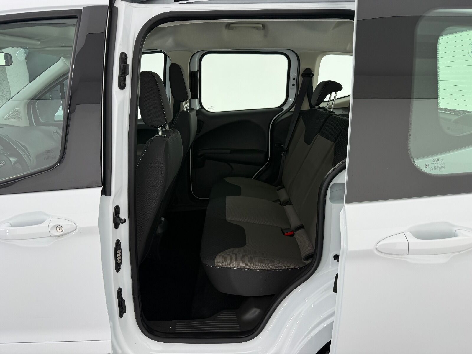 Ford Tourneo Courier 1.5 TDCI Deluxe - 2023 - Detay