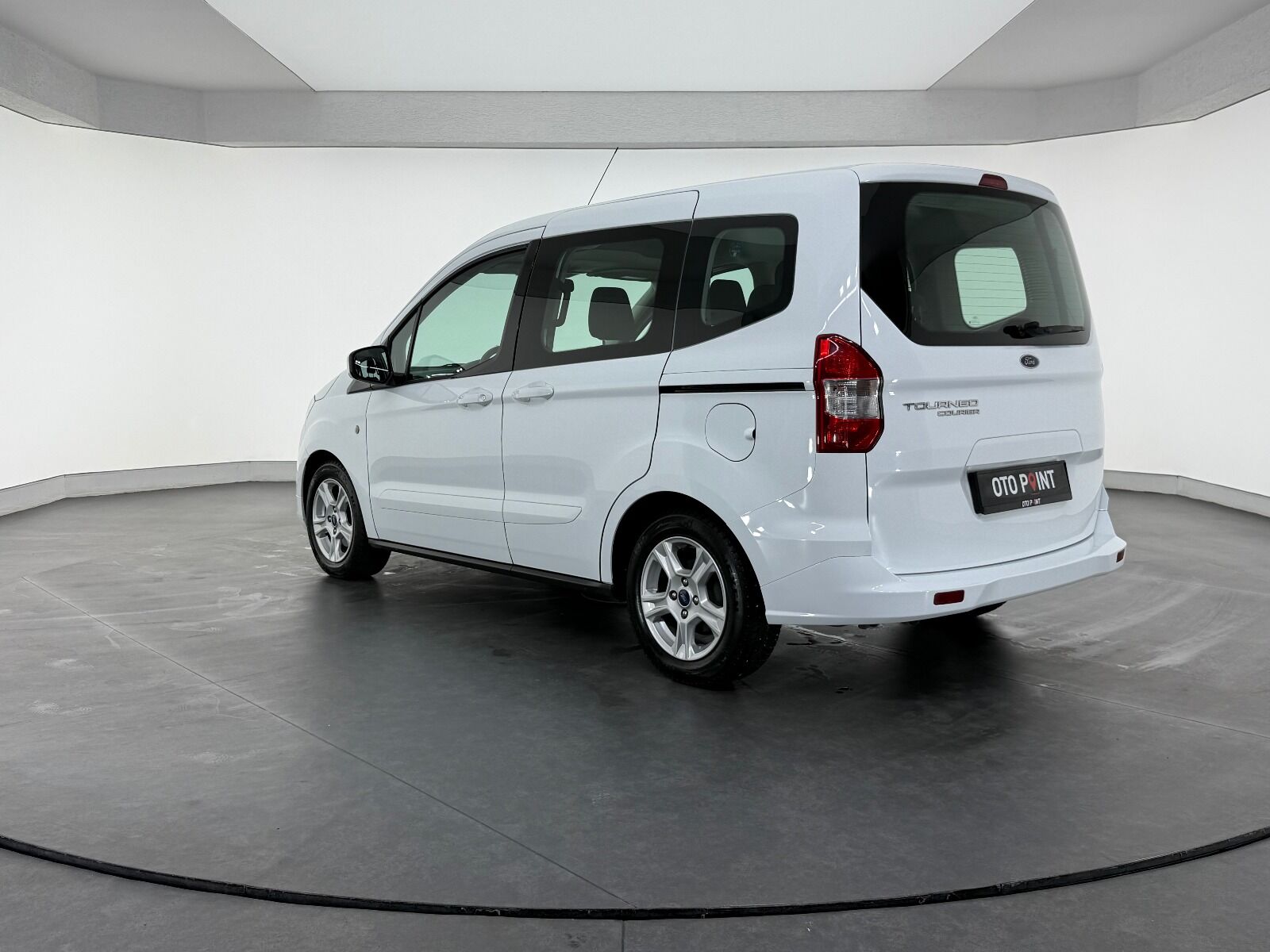 Ford Tourneo Courier 1.5 TDCI Deluxe - 2023 - Detay