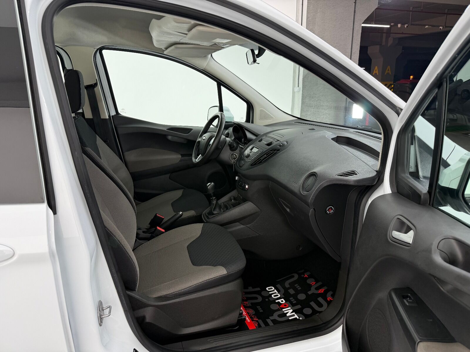 Ford Tourneo Courier 1.5 TDCI Deluxe - 2023 - Detay