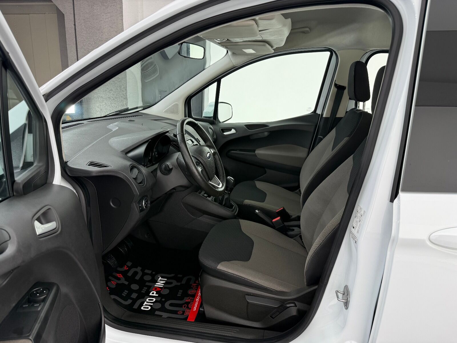 Ford Tourneo Courier 1.5 TDCI Deluxe - 2023 - Detay