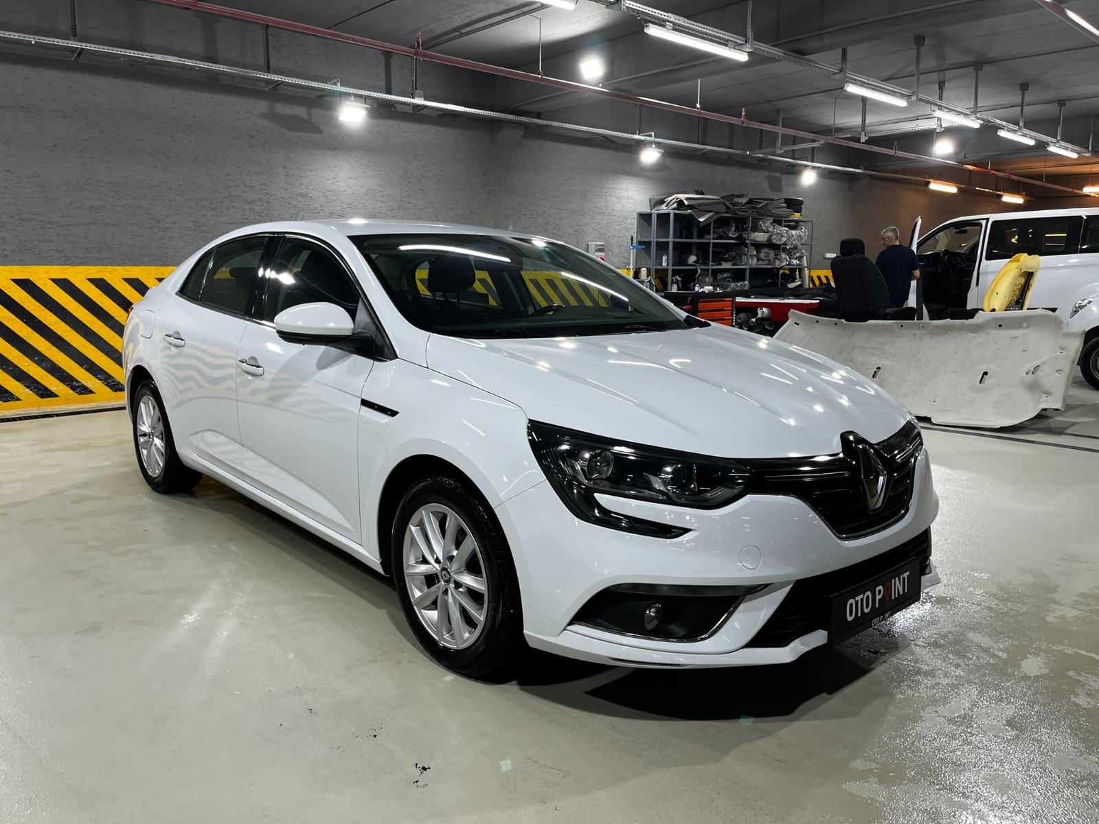 Renault Megane Sedan 1.5 Blue DCI Touch EDC - 2020