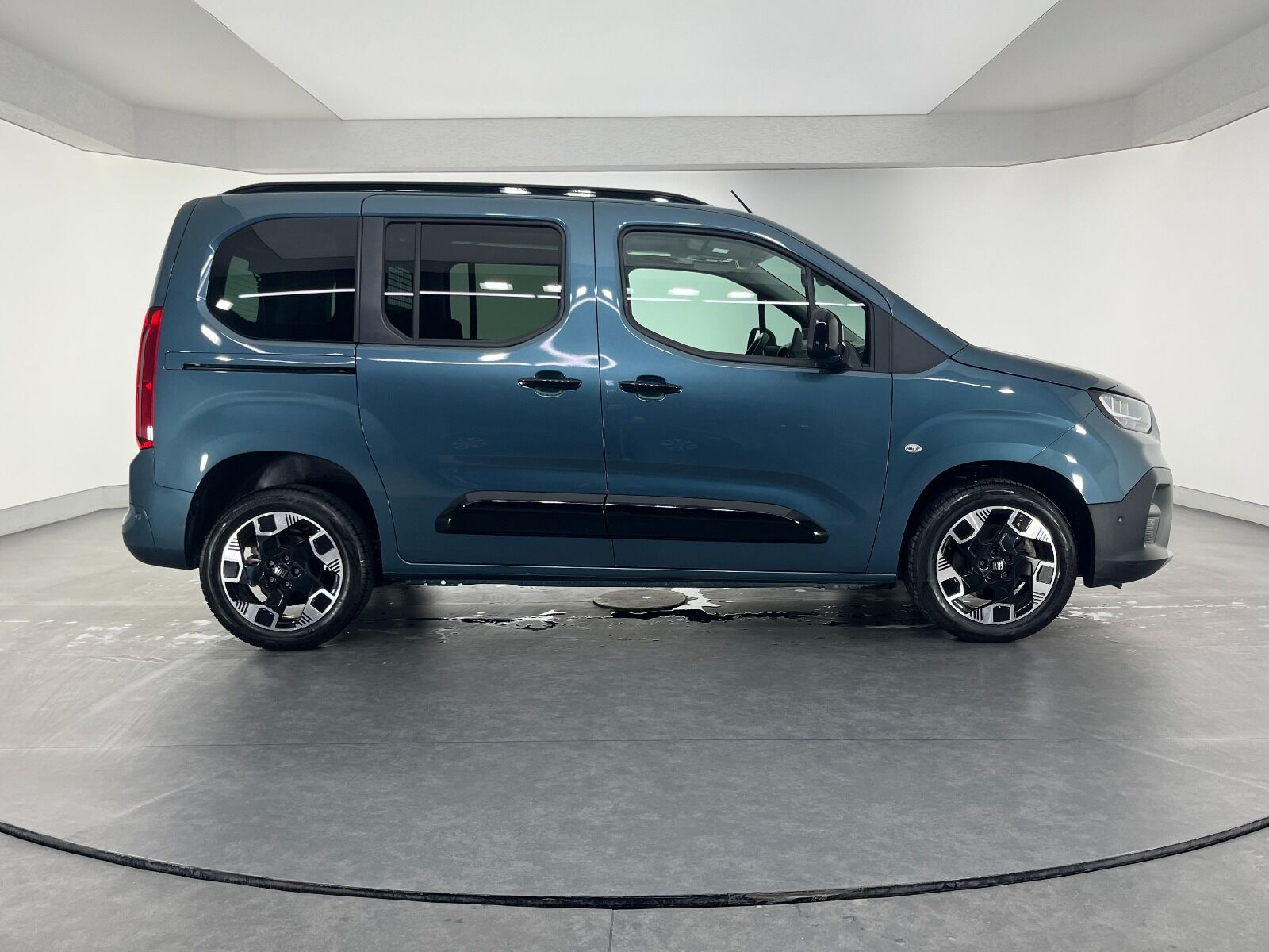 Fiat Doblo Combi 1.5 BlueHDİ Premio Plus - 2025 - Detay