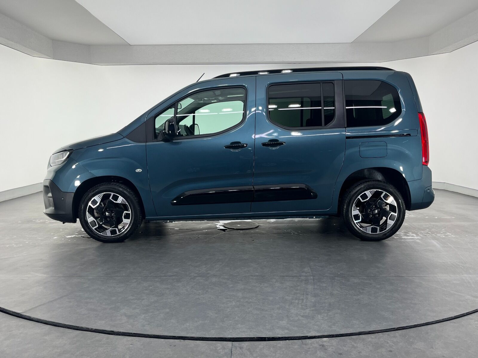Fiat Doblo Combi 1.5 BlueHDİ Premio Plus - 2025 - Detay