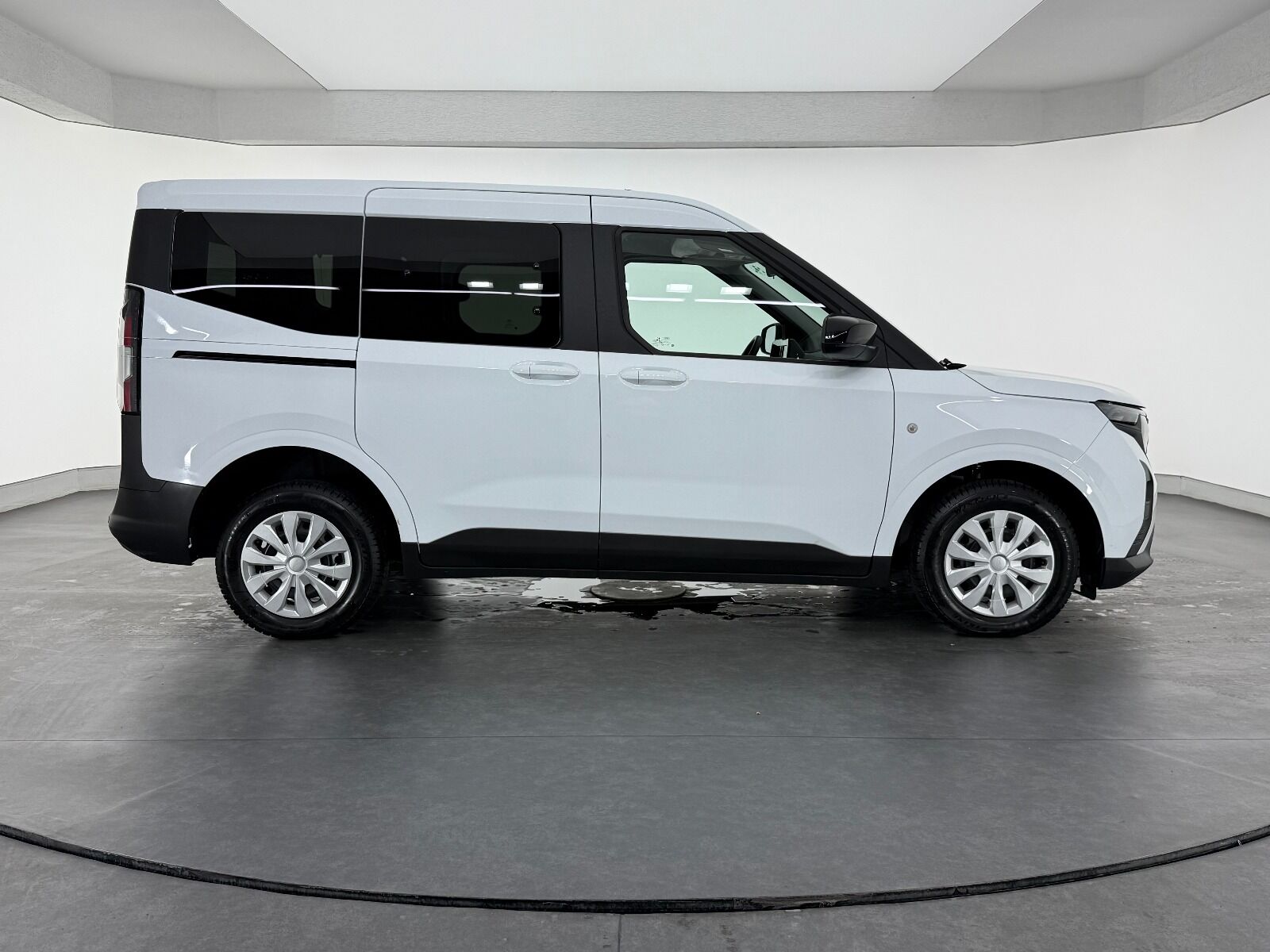 Ford Tourneo Courier 1.5L EcoBlue Deluxe - 2024 - Detay