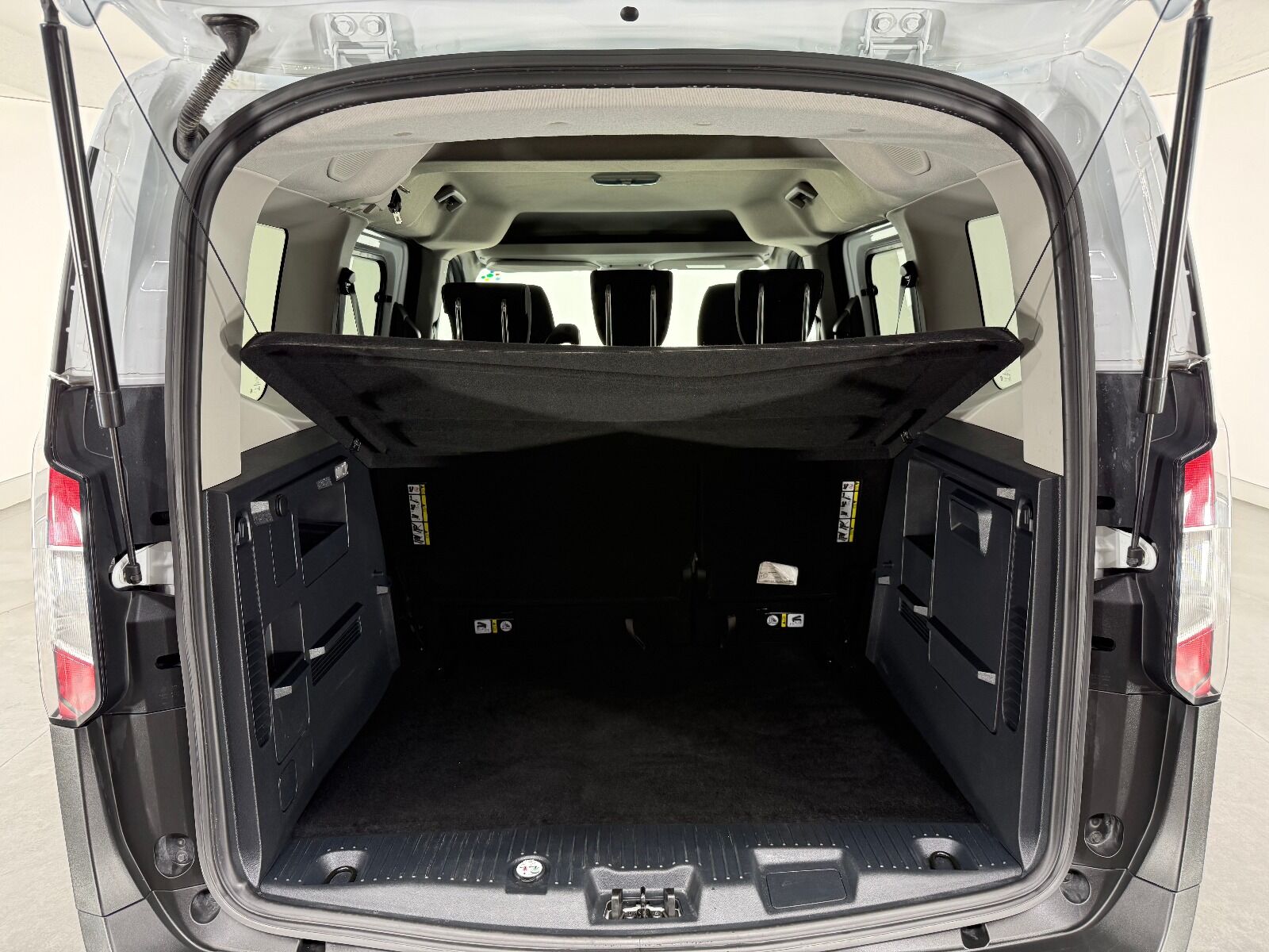 Ford Tourneo Courier 1.5L EcoBlue Deluxe - 2024 - Detay