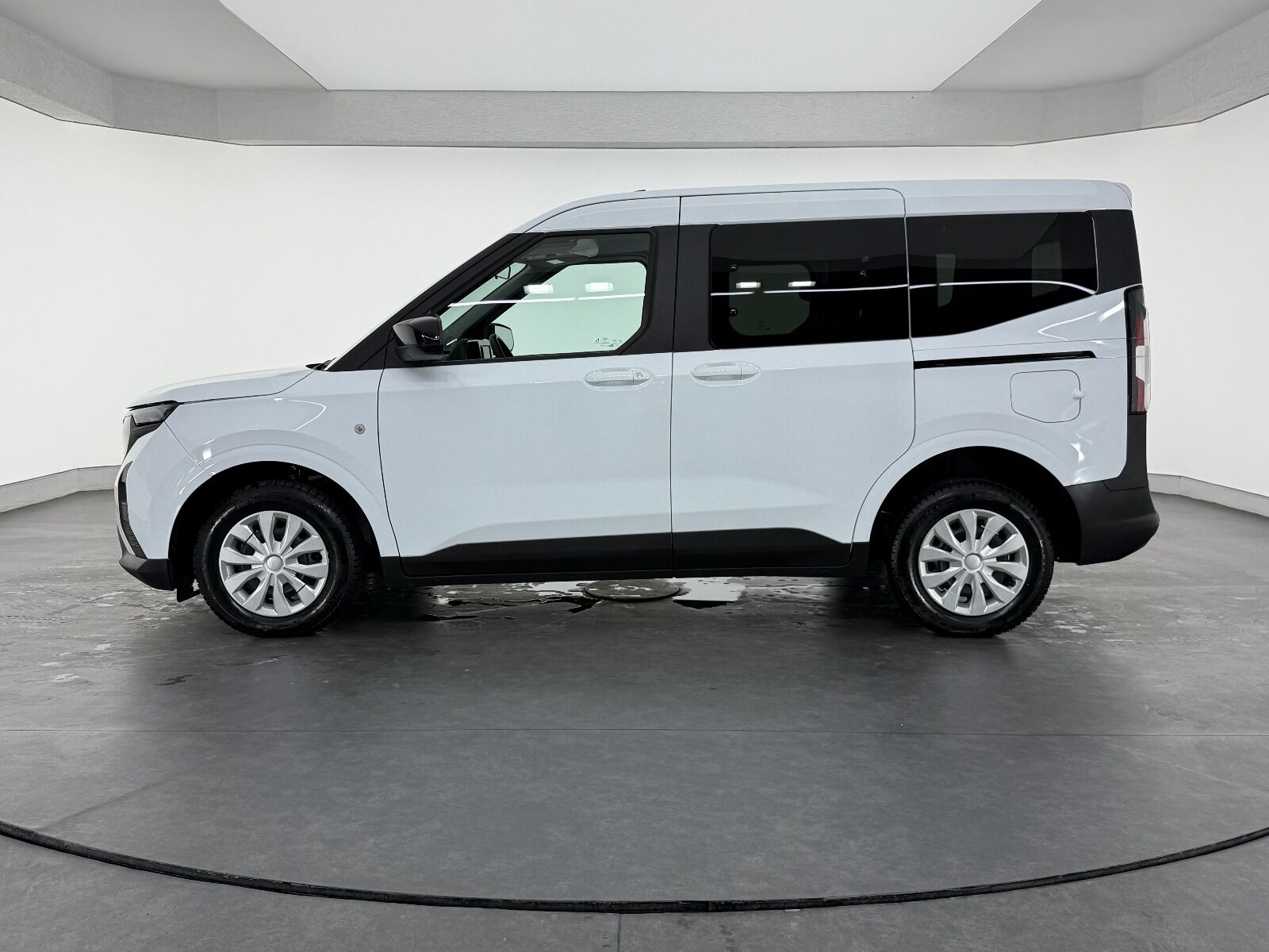 Ford Tourneo Courier 1.5L EcoBlue Deluxe - 2024 - Detay