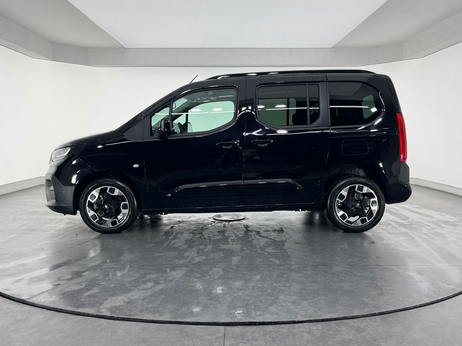 Fiat Doblo Combi 1.5 BlueHDİ Premio Plus - 2025 - Detay