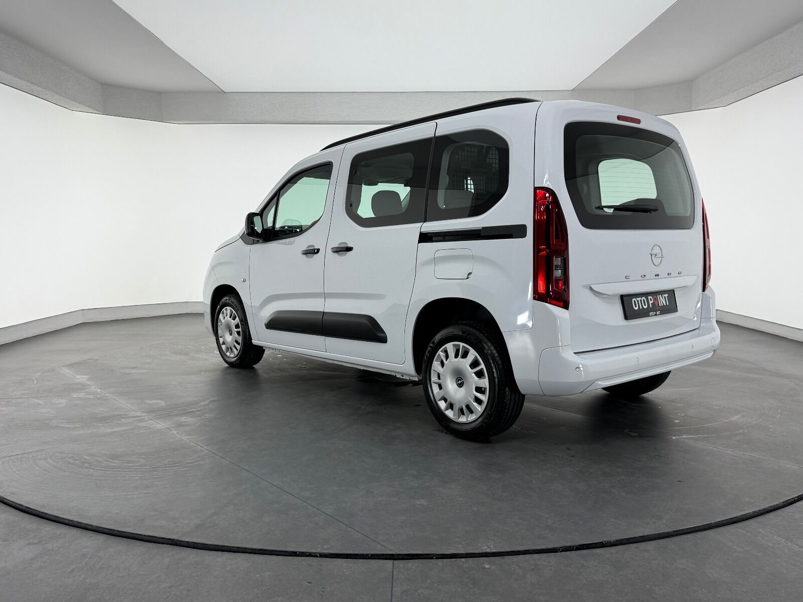 Opel Combo 1.5 D Essential - 2026 - Detay