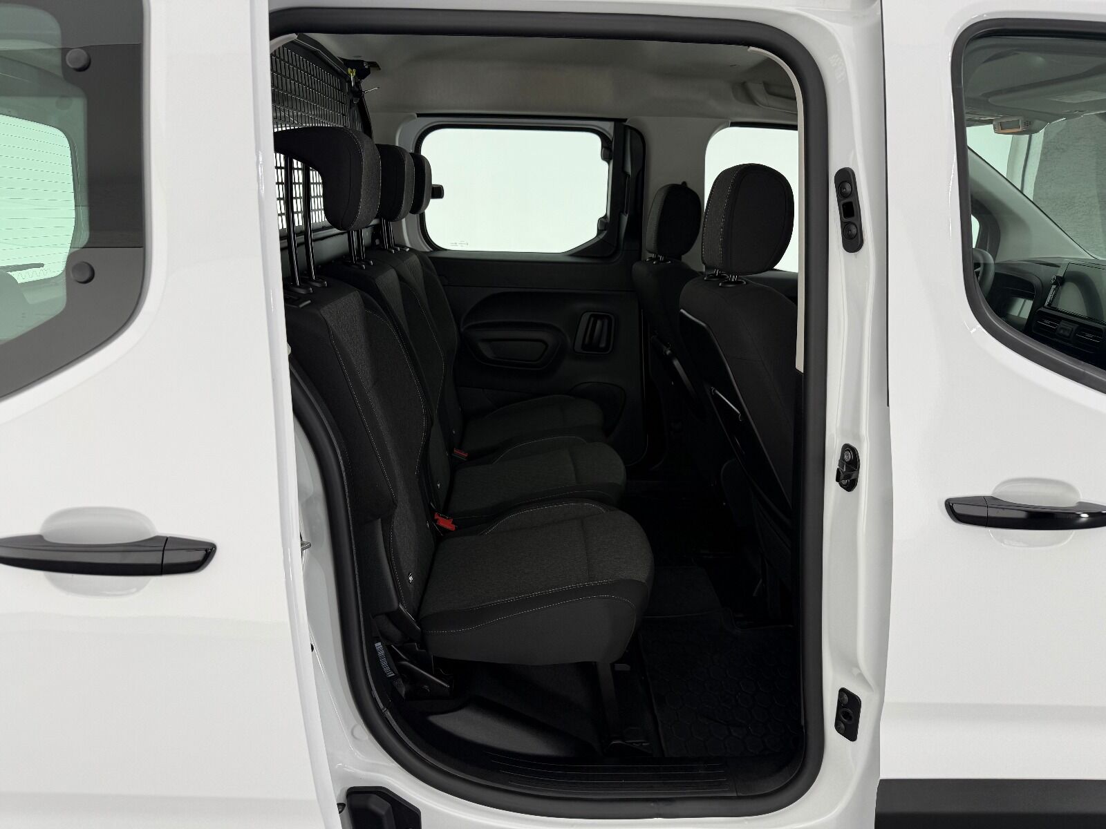 Opel Combo 1.5 D Essential - 2026 - Detay