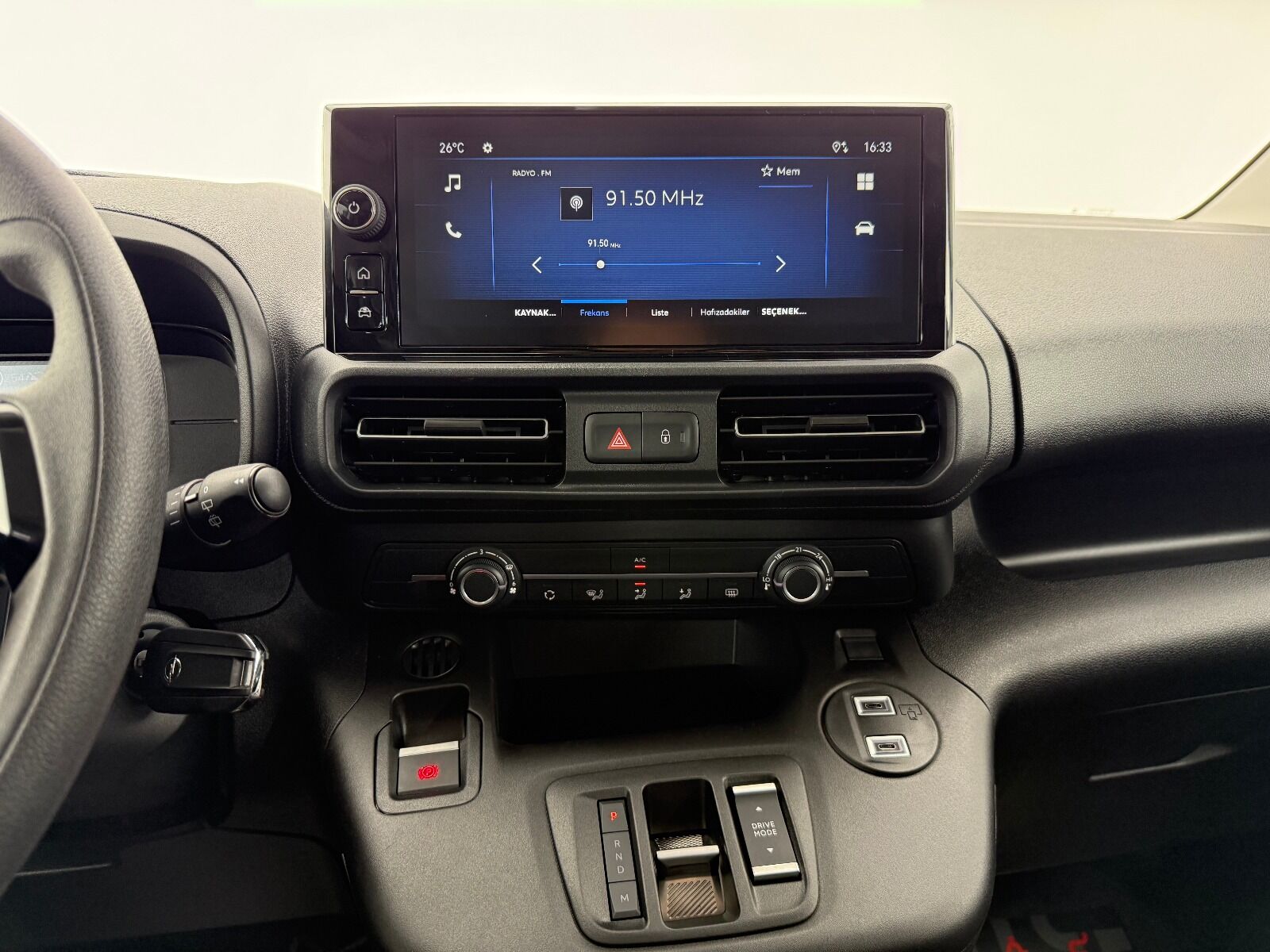 Opel Combo 1.5 D Essential - 2026 - Detay
