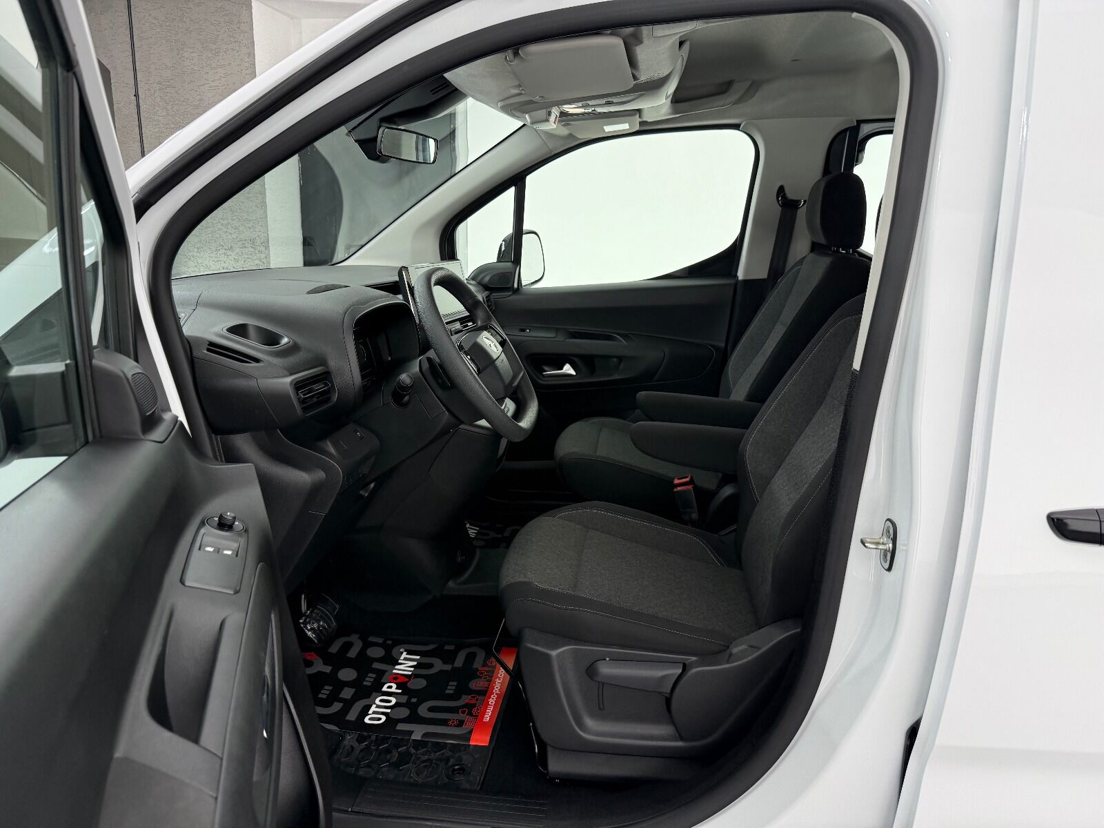 Opel Combo 1.5 D Essential - 2026 - Detay