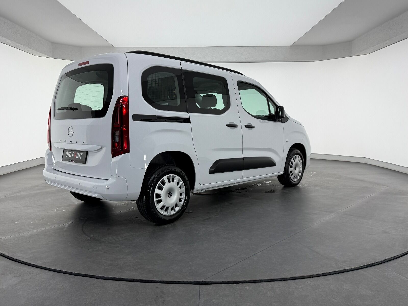 Opel Combo 1.5 D Essential - 2026 - Detay