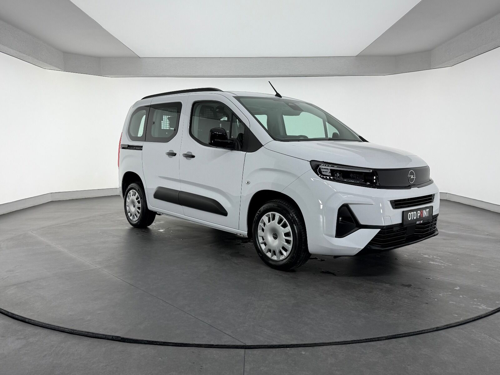 Opel Combo 1.5 D Essential - 2026 - Detay