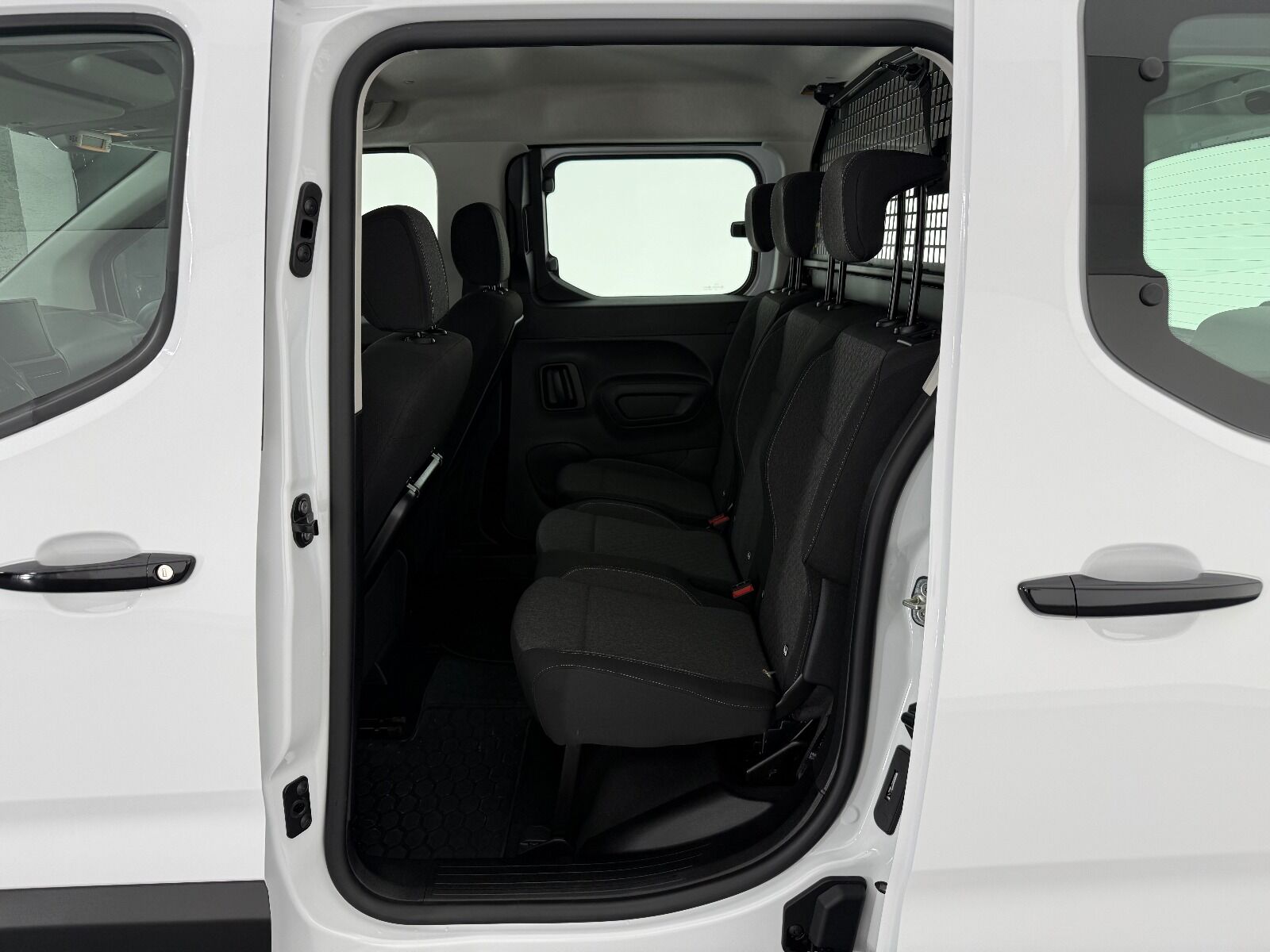 Opel Combo 1.5 D Essential - 2026 - Detay