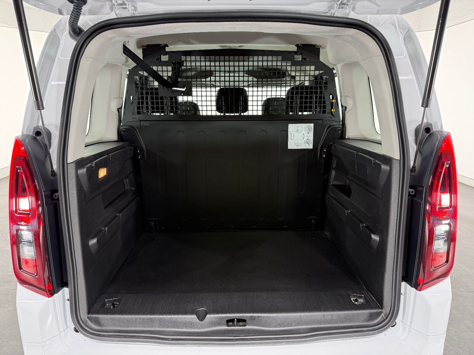 Opel Combo 1.5 D Essential - 2026 - Detay
