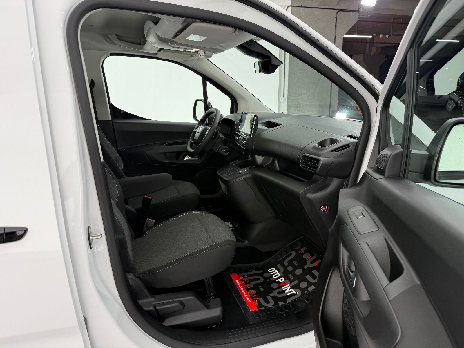 Opel Combo 1.5 D Essential - 2026 - Detay