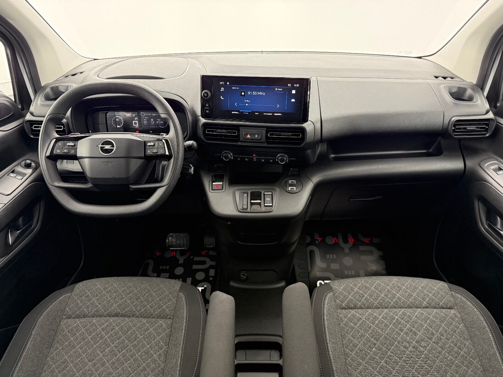 Opel Combo 1.5 D Essential - 2026 - Detay
