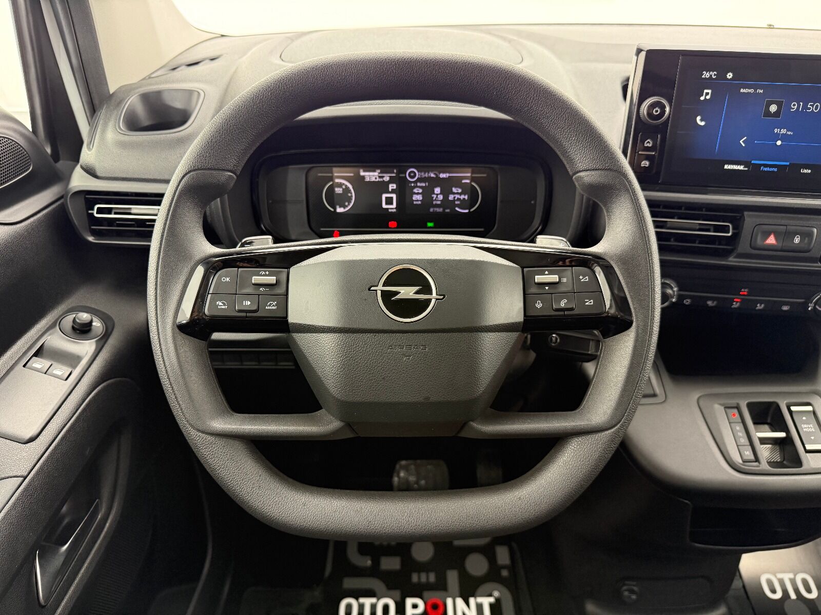 Opel Combo 1.5 D Essential - 2026 - Detay
