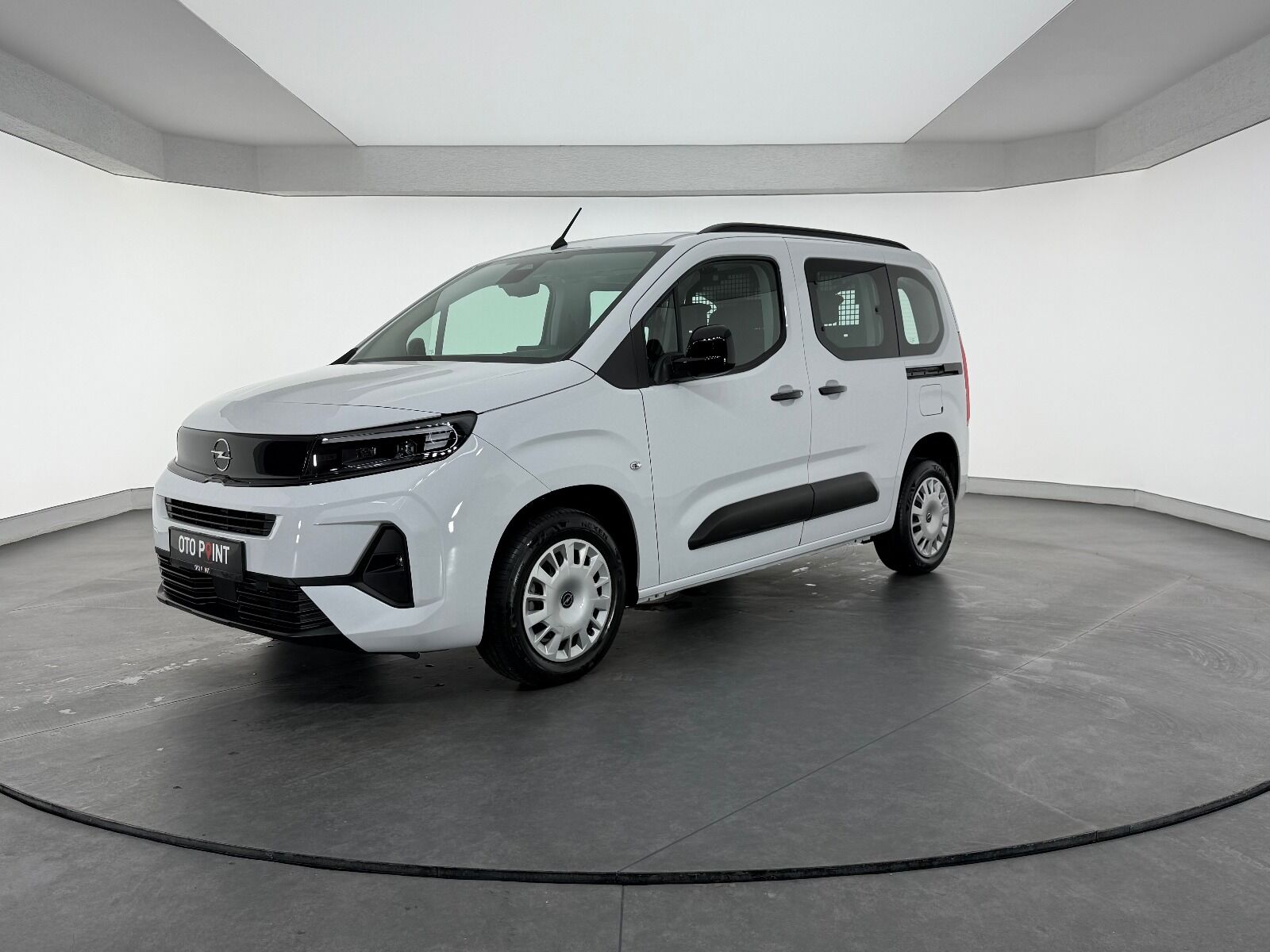 Opel Combo 1.5 D Essential - 2026 - Detay