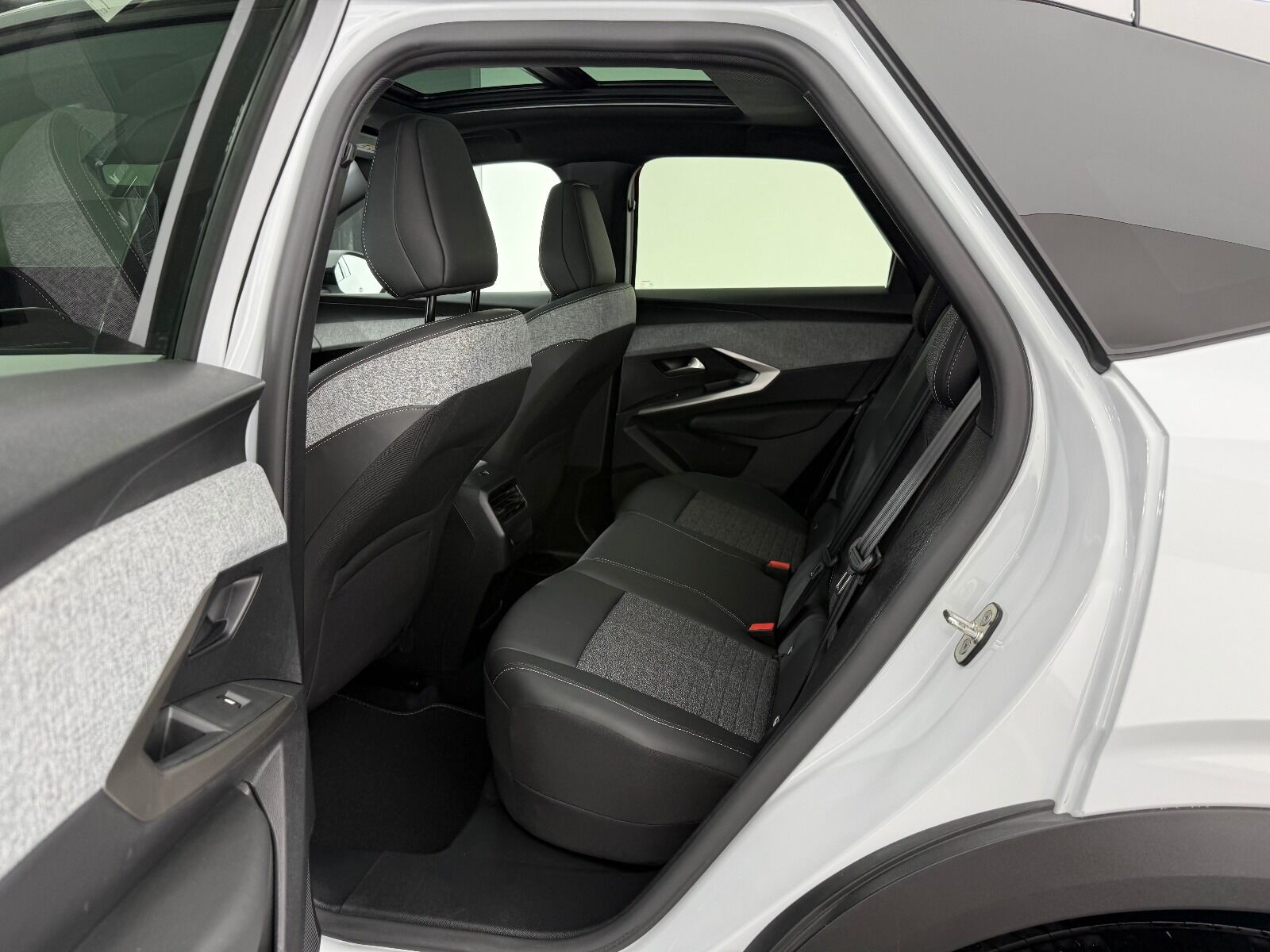 Peugeot 3008 1.2 Hybrid Allure e-DCS6 - 2025 - Detay