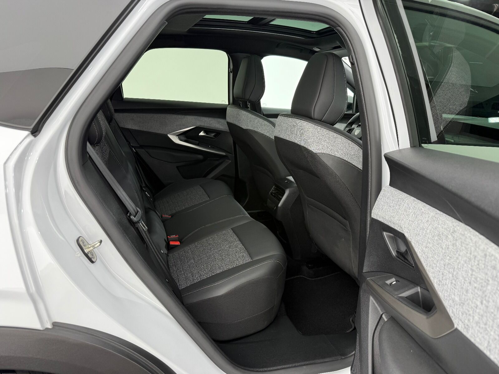 Peugeot 3008 1.2 Hybrid Allure e-DCS6 - 2025 - Detay