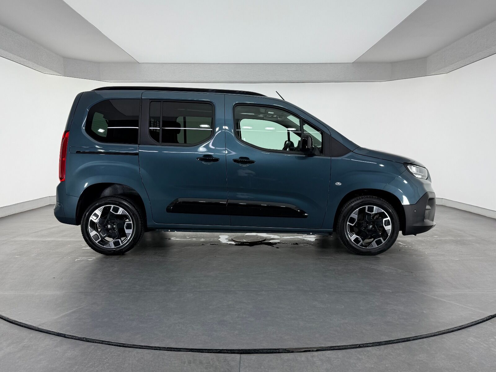 Fiat Doblo Combi 1.5 BlueHDI Premio Plus Otomatik - 2025 - Detay
