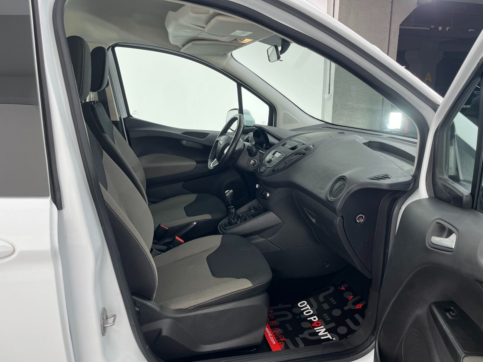 Ford Tourneo Courier 1.5 TDCI Deluxe - 2023 - Detay