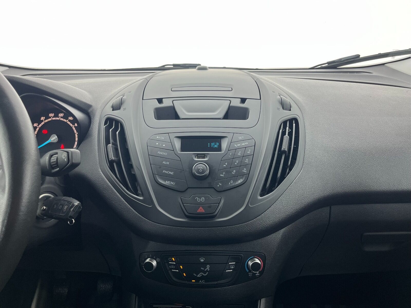 Ford Tourneo Courier 1.5 TDCI Deluxe - 2023 - Detay