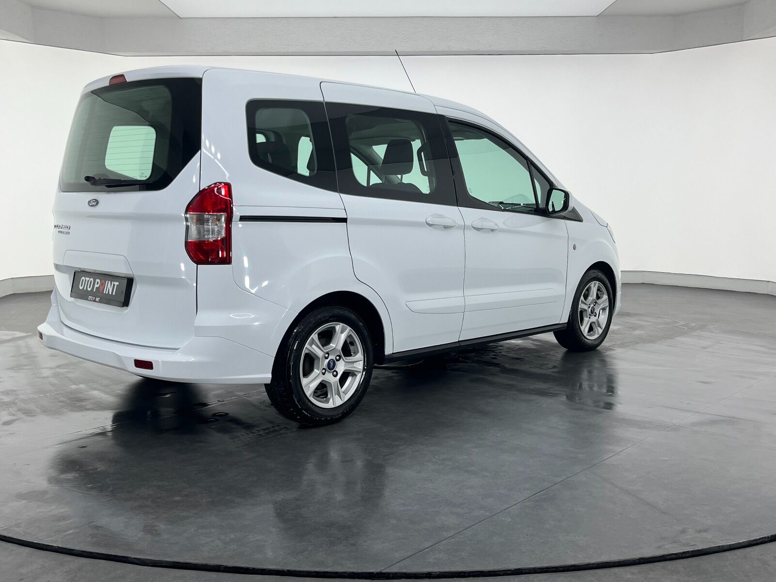 Ford Tourneo Courier 1.5 TDCI Deluxe - 2023 - Detay