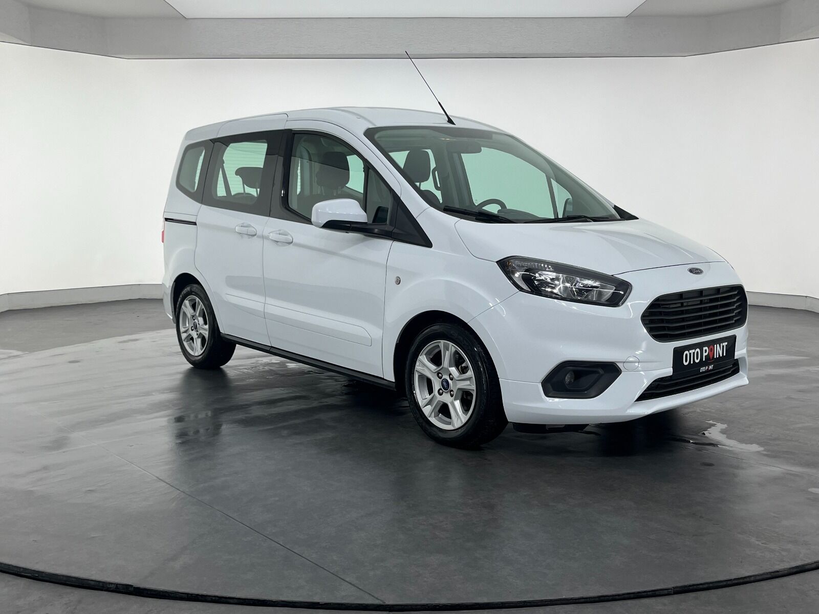 Ford Tourneo Courier 1.5 TDCI Deluxe - 2023 - Detay