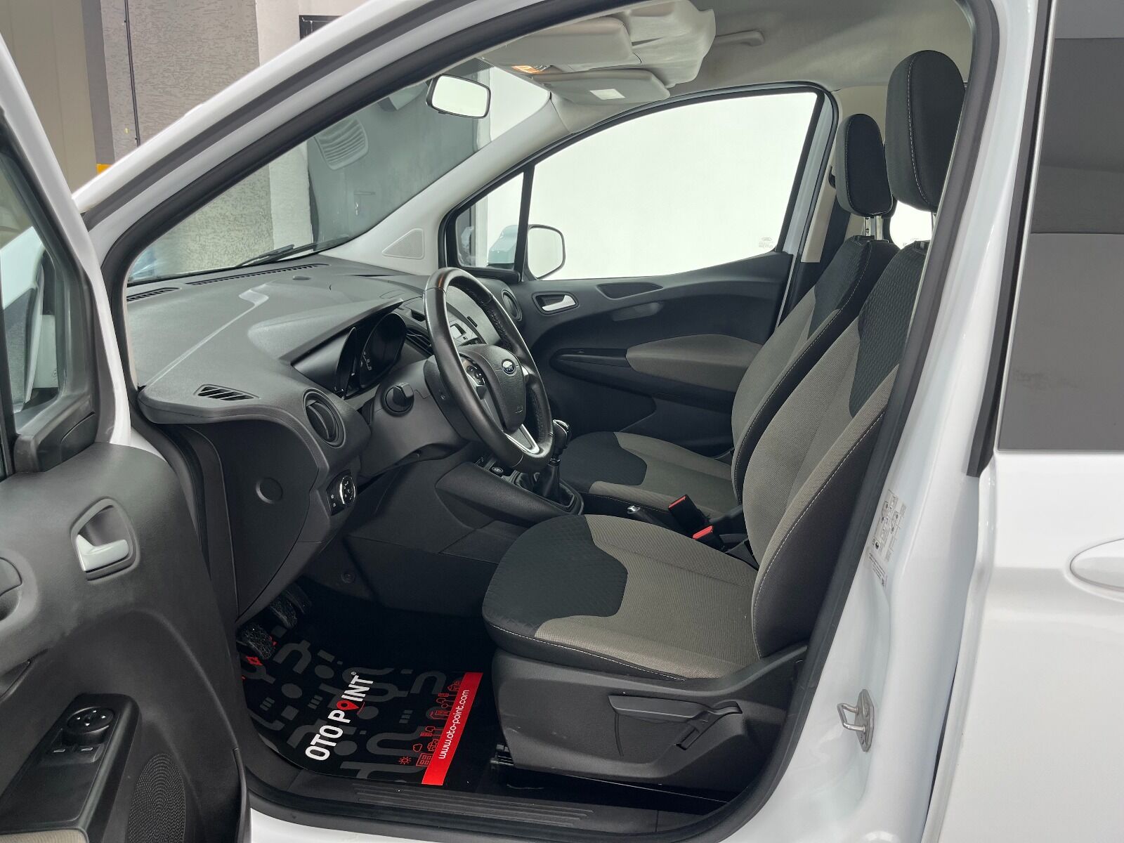 Ford Tourneo Courier 1.5 TDCI Deluxe - 2023 - Detay