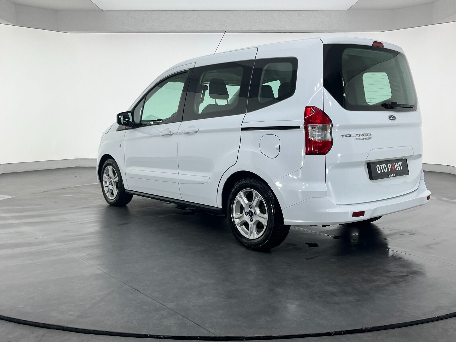 Ford Tourneo Courier 1.5 TDCI Deluxe - 2023 - Detay