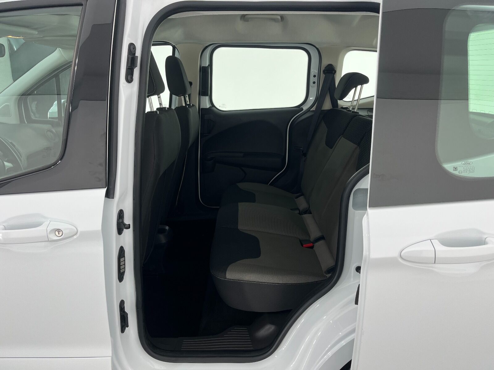 Ford Tourneo Courier 1.5 TDCI Deluxe - 2023 - Detay