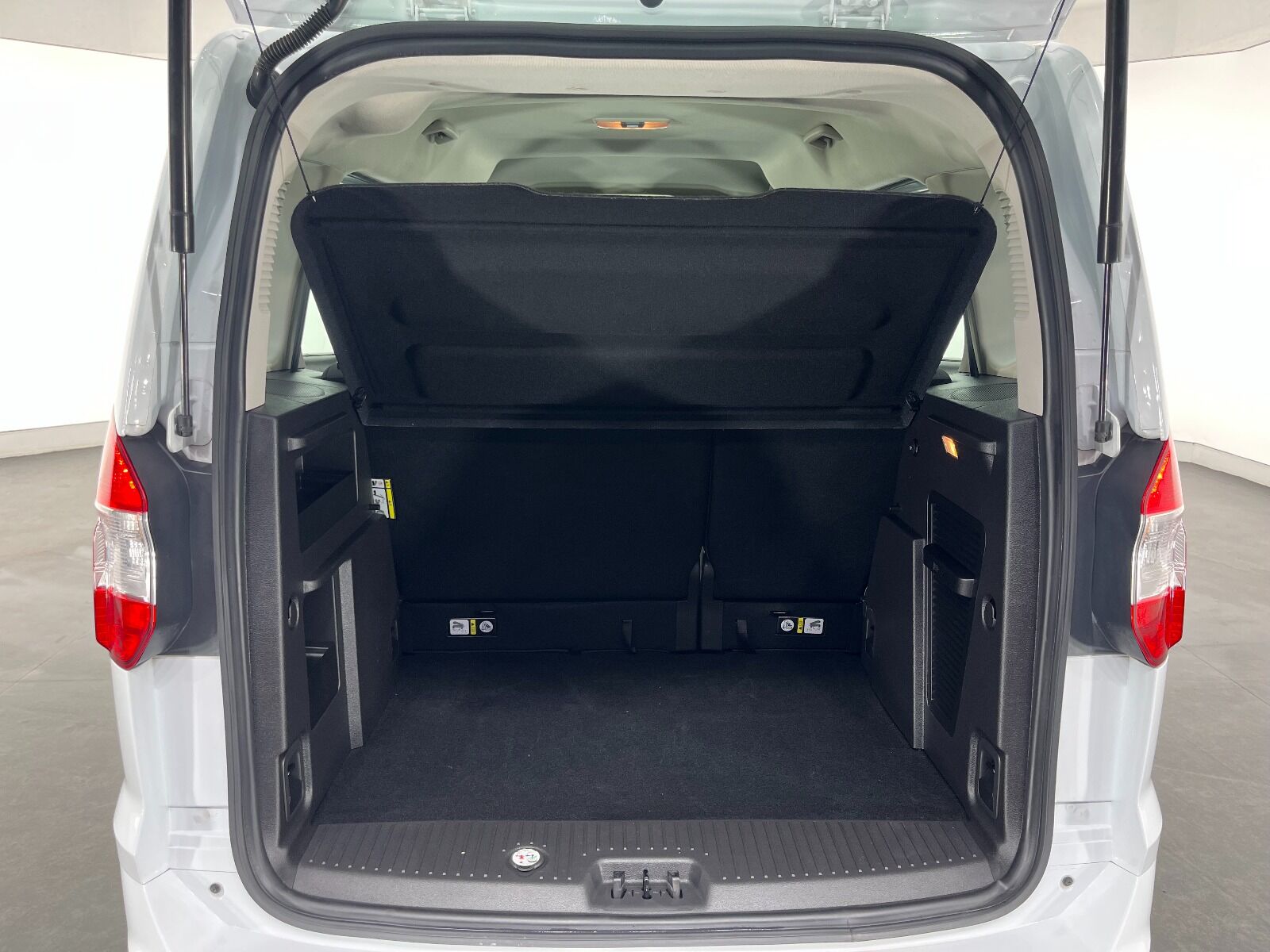 Ford Tourneo Courier 1.5 TDCI Deluxe - 2023 - Detay