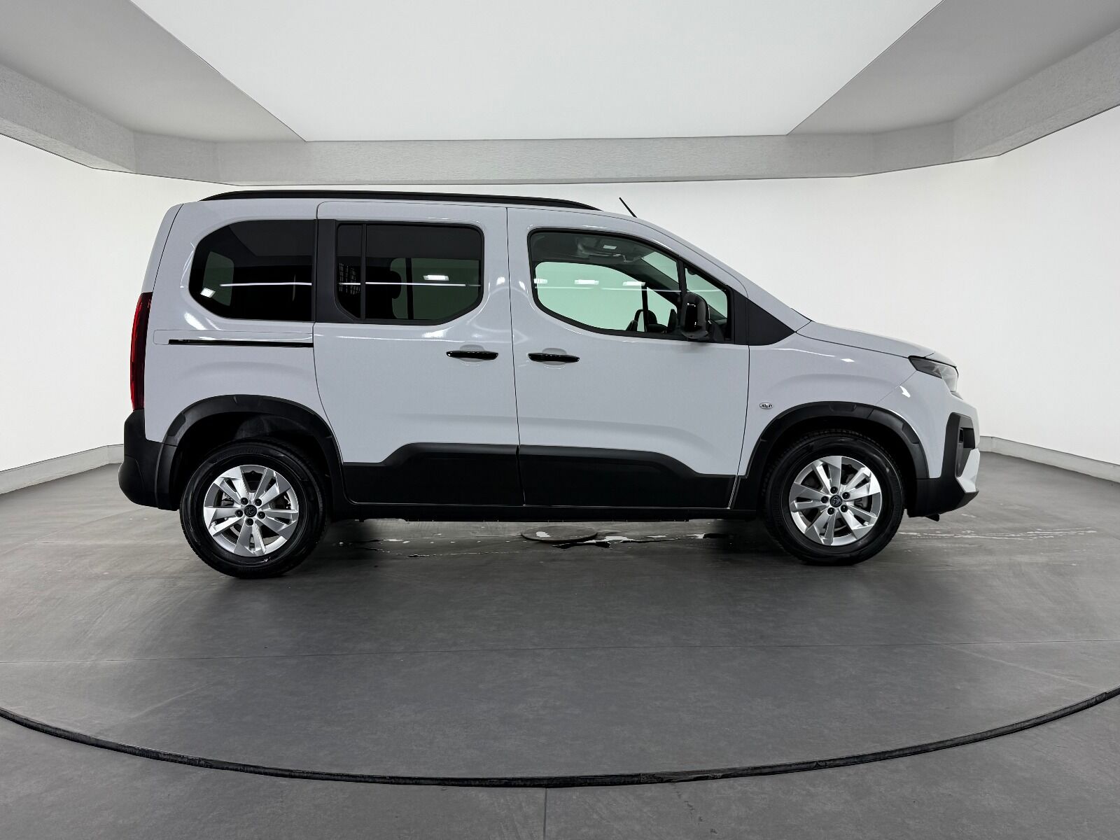 Peugeot Rifter 1.5 BlueHDI Allure EAT8 - 2026 - Detay