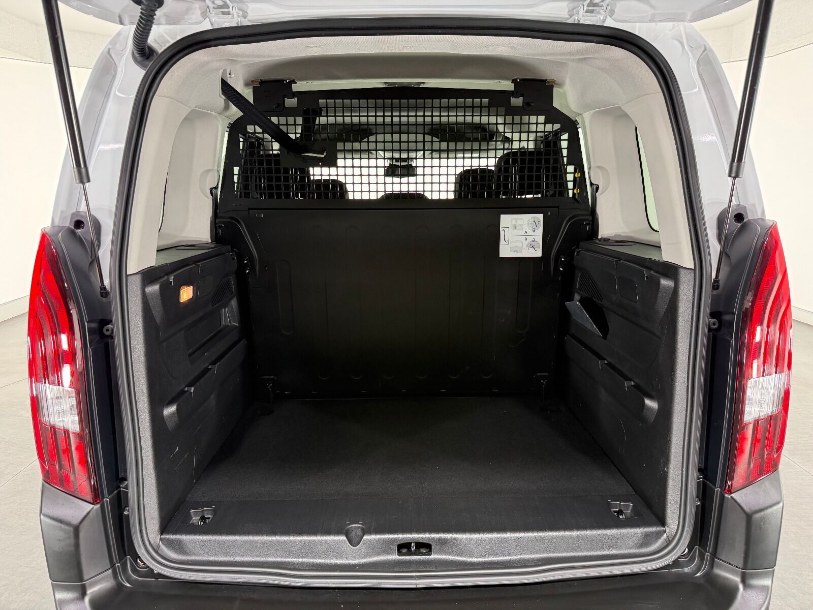 Peugeot Rifter 1.5 BlueHDI Allure EAT8 - 2026 - Detay
