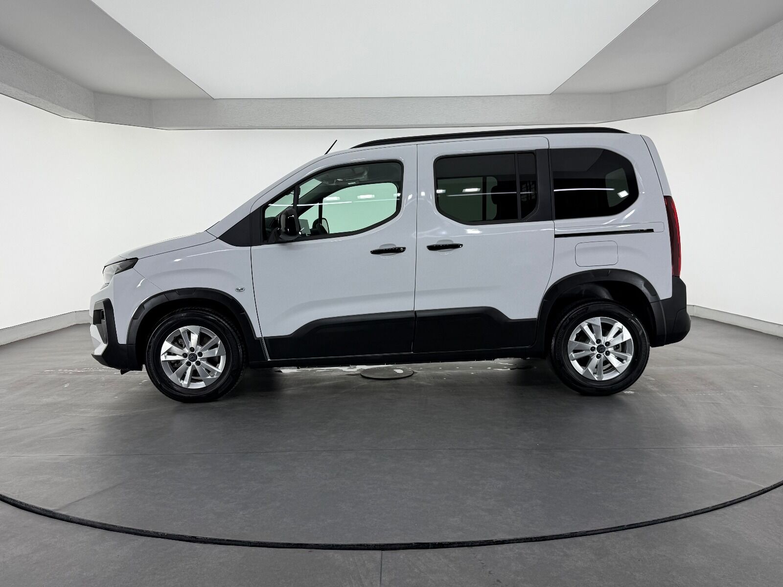 Peugeot Rifter 1.5 BlueHDI Allure EAT8 - 2026 - Detay