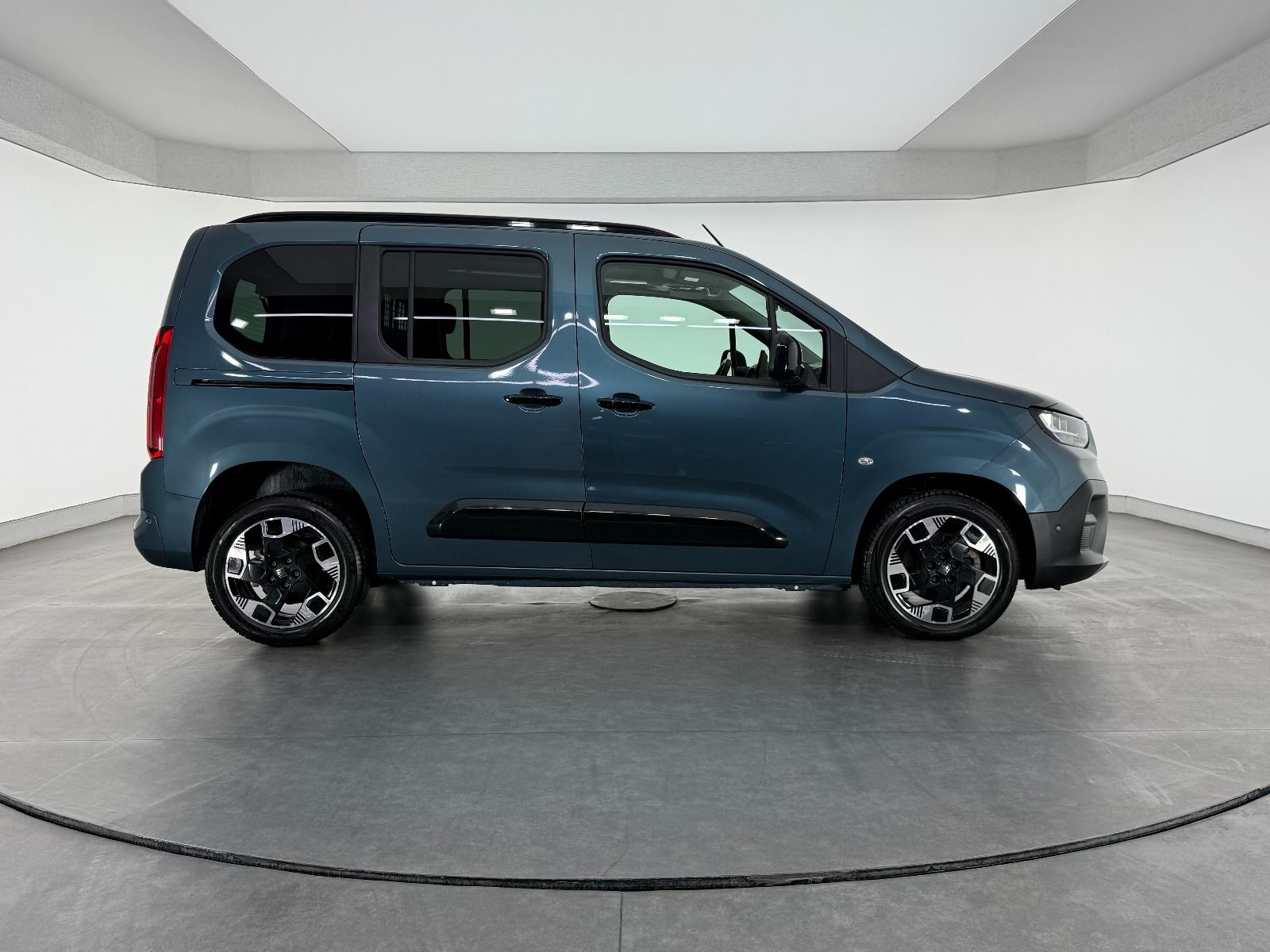 Fiat Doblo Combi 1.5 BlueHDİ Premio Plus - 2025 - Detay