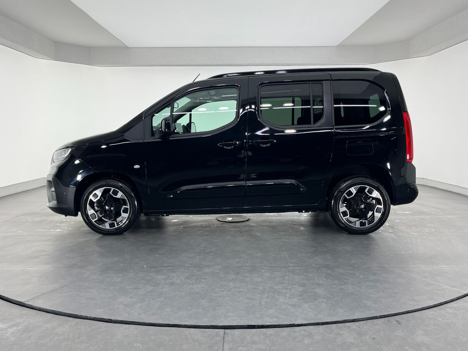 Fiat Doblo Combi 1.5 BlueHDİ Premio Plus - 2025 - Detay