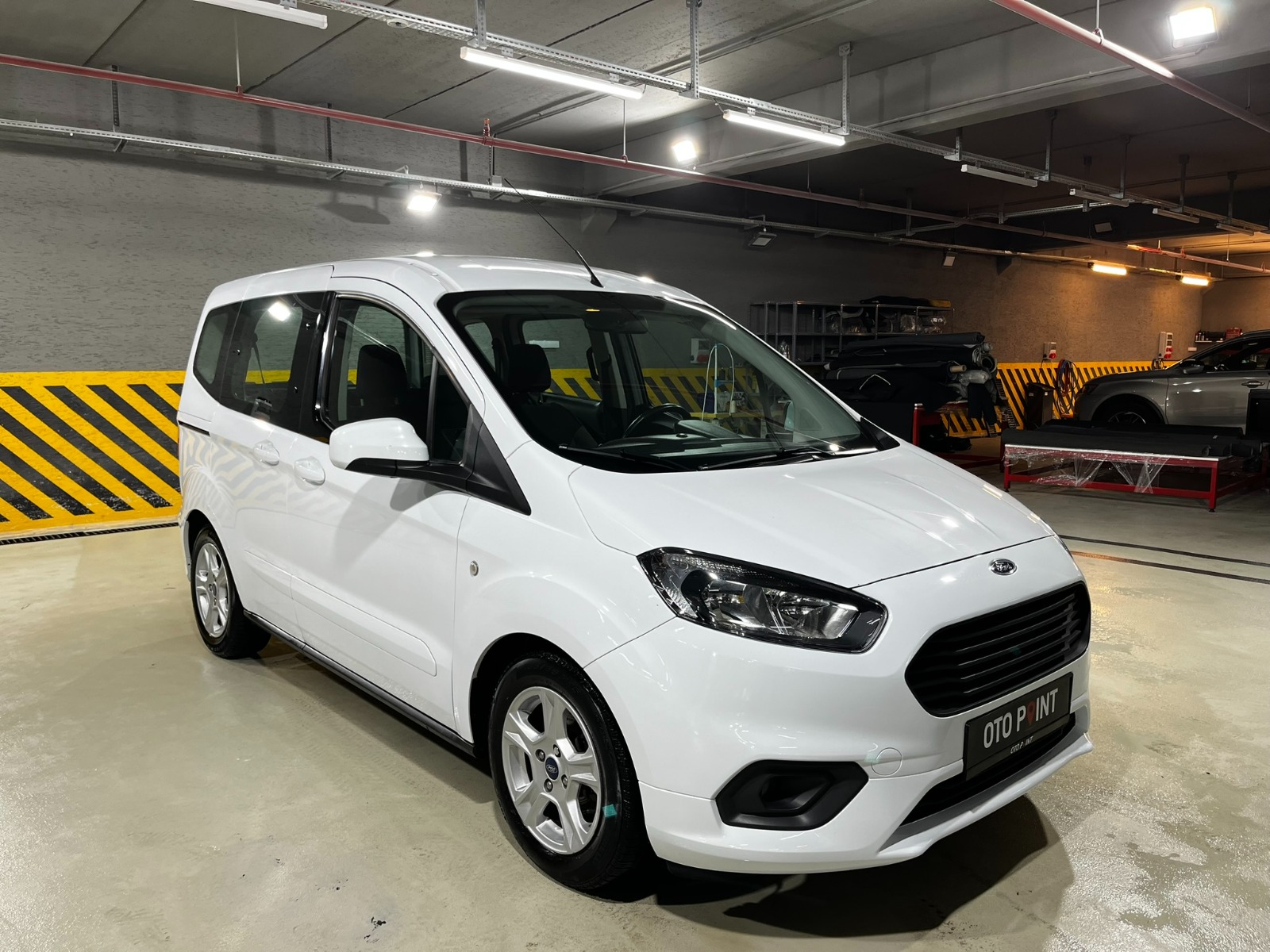 Ford Tourneo Courier Kombi 1.5 TDCI Deluxe - 2021