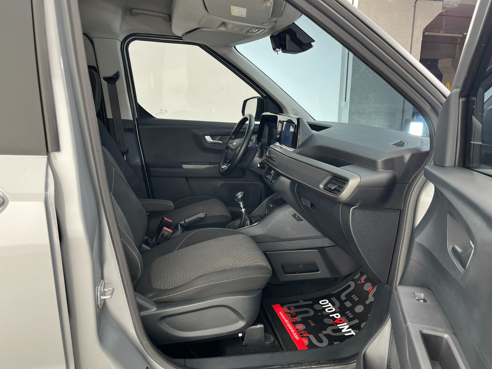 Ford Tourneo Courier Kombi 1.5 EcoBlue Deluxe - 2025 - Detay